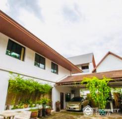 7-BR Villa near BTS Ekkamai