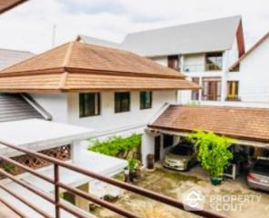 7-BR Villa near BTS Ekkamai