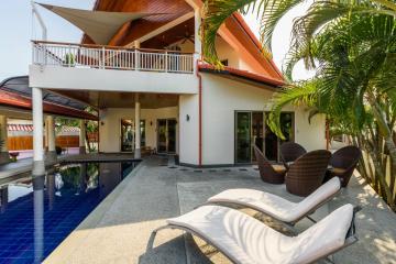 Private pool villa with 5 bedrooms for sale in Rawai.