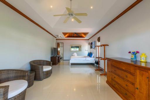 Private pool villa with 5 bedrooms for sale in Rawai.