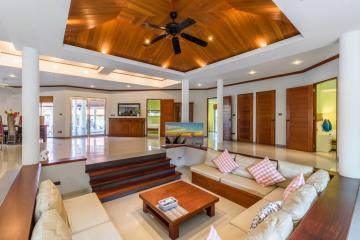 Private pool villa with 5 bedrooms for sale in Rawai.