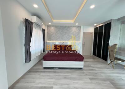 4 Bedrooms Villa / Single House East Pattaya H011402