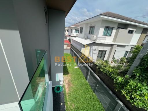 4 Bedrooms Villa / Single House East Pattaya H011402