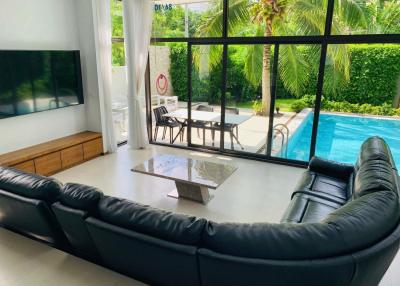 Private pool villa with 3 bedrooms for sale in Rawai
