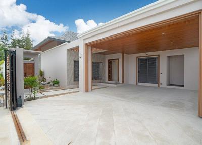 Grand pool villa with 3 bedrooms for sale in Bang Tao,Phuket