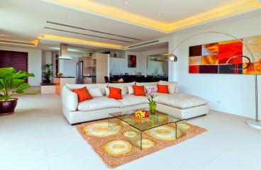 Luxurious pool Villa with 4 bedrooms for sale in Naithon beach, Phuket