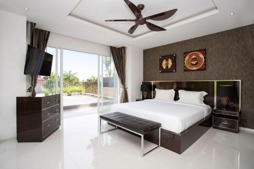 Mountain Views Villa with 4 bedrooms for sale in Chalong, Phuket