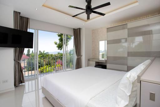 Mountain Views Villa with 4 bedrooms for sale in Chalong, Phuket