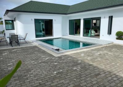A brand new 3-bedroom pool villa in Rawai