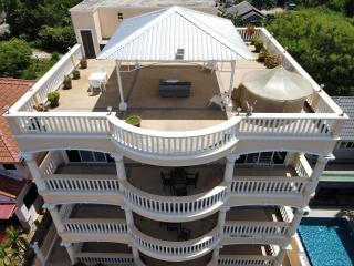 3 Floors building with rooftop for Sale in Rawai