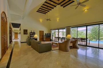 Great 6 Bedroom Pool Villa in the Heart of Rawai