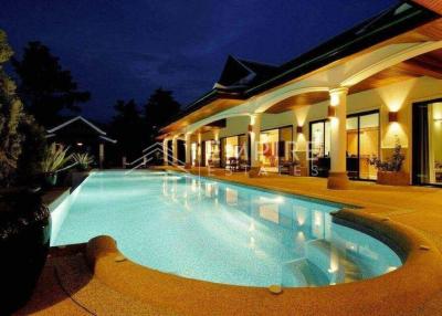 Great 6 Bedroom Pool Villa in the Heart of Rawai
