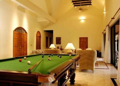 Great 6 Bedroom Pool Villa in the Heart of Rawai