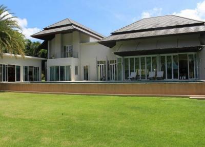 Lake view 4 bedroom villa with Large garden for sale in Kathu