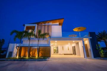 Brand new pool villa 3 bed - in Pasak-Cherng talay, Phuket