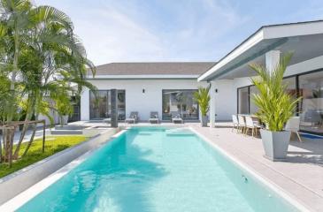 Tropical pool villa 4 bed for sale -in Rawai-Naiharn, Phuket