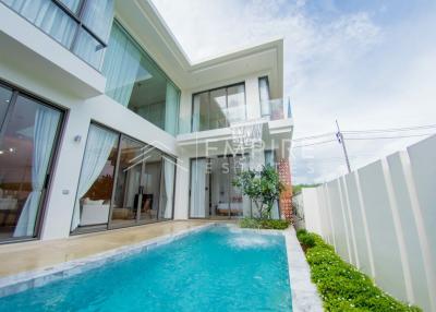 Brand new private pool villa 3 bed for sale - in Pasak, Phuket