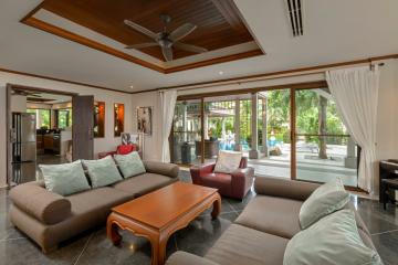 Resale Villa 5 Bedrooms with Private Pool in Rawai Phuket