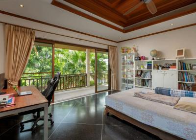 Resale Villa 5 Bedrooms with Private Pool in Rawai Phuket