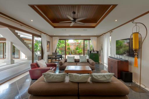 Resale Villa 5 Bedrooms with Private Pool in Rawai Phuket