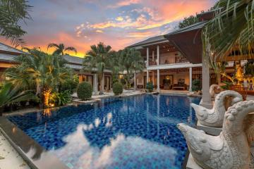 Resale Villa 5 Bedrooms with Private Pool in Rawai Phuket