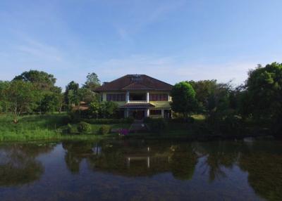 4 Bedrooms Villa with Lake Access For Sale in Chalong Phuket