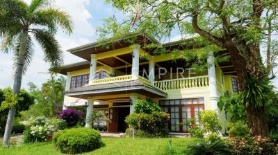 4 Bedrooms Villa with Lake Access For Sale in Chalong Phuket