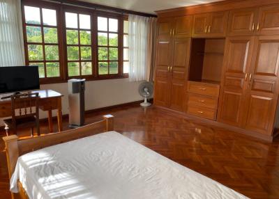 4 Bedrooms Villa with Lake Access For Sale in Chalong Phuket