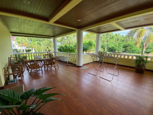 4 Bedrooms Villa with Lake Access For Sale in Chalong Phuket