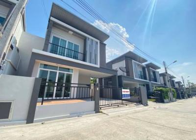Single house for rent in Sriracha, Trio Town Village, fully furnished.