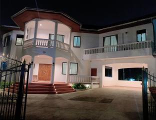 Luxury Pool Villa In Paradise Villa East Pattaya For Sale