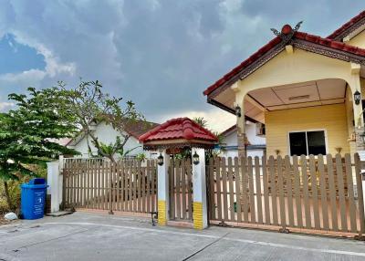 Second-hand detached house for sale in Nong Kham, Sri Racha, Phruetchat Village 6, great price.