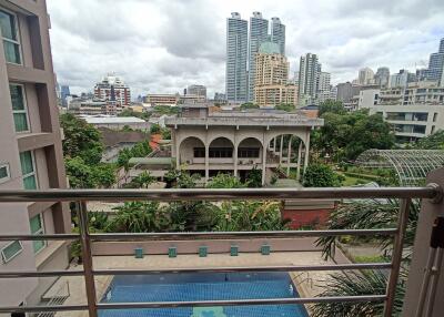 Condo Benjasiri Park Pool View