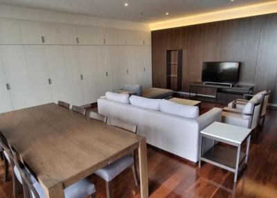 4 bedrooms 3 bathrooms size 235 sqm. Piya Residence Sukhumvit 28&30 for Rent 150,000THB