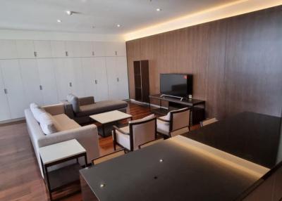 4 bedrooms 3 bathrooms size 235 sqm. Piya Residence Sukhumvit 28&30 for Rent 150,000THB