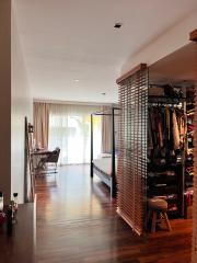 4 bed Condo in Silver Heritage Phra Khanong Sub District C020480