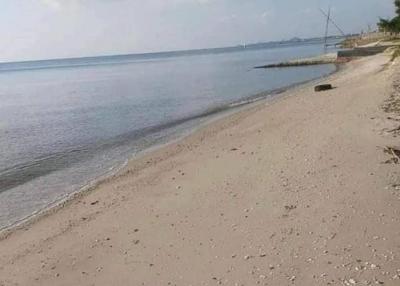 Land for sale next to the sea in Bang Saen, Mueang Chonburi, great location, convenient travel, near Wannapha Beach.