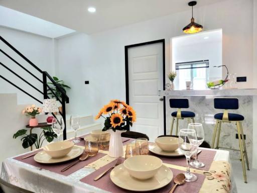 Townhouse for sale in Na Kluea, beautifully decorated, good location, cheap price, Bang Lamung, Chonburi.