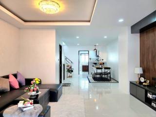 Townhouse for sale in Na Kluea, beautifully decorated, good location, cheap price, Bang Lamung, Chonburi.