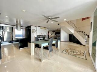 ขาย คอนโด 3 ห้องนอน 278 ตร.ม. ใน  Paradise Condominium, Pattaya