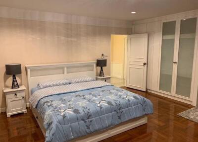 Large 3 Bedroom condo for sale on Ekkamai