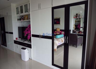 2 Bedrooms Condo in The Park Jomtien Jomtien C010189