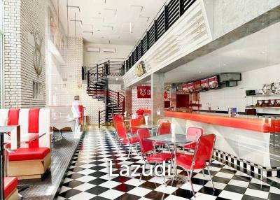 Sukhumvit 11 Retail Haven – Bar/Restaurant Space Near BTS Nana