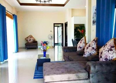 Spacious 3 bedroom House with private pool