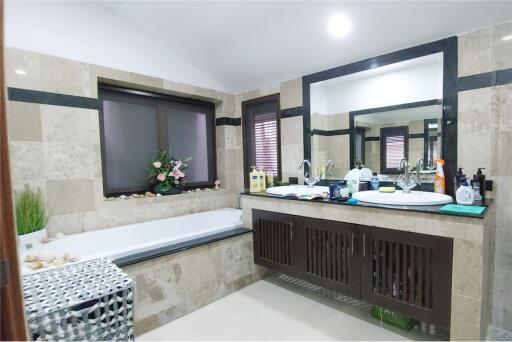 3 Bedroom House with Pool in Jomtien