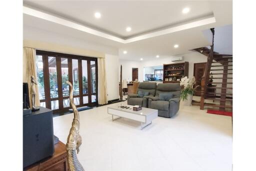 3 Bedroom House with Pool in Jomtien