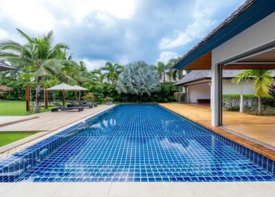 Luxury 4 Bedroom Pool Villa With  Large Garden