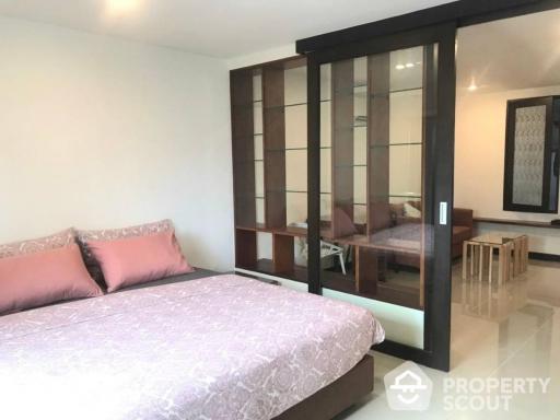 Studio Condo at Aree Place Sukhumvit 26 near BTS Phrom Phong