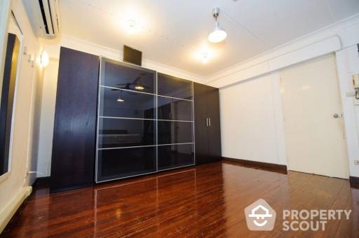 3-BR Townhouse near BTS Sanam Pao