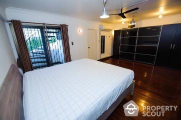 3-BR Townhouse near BTS Sanam Pao